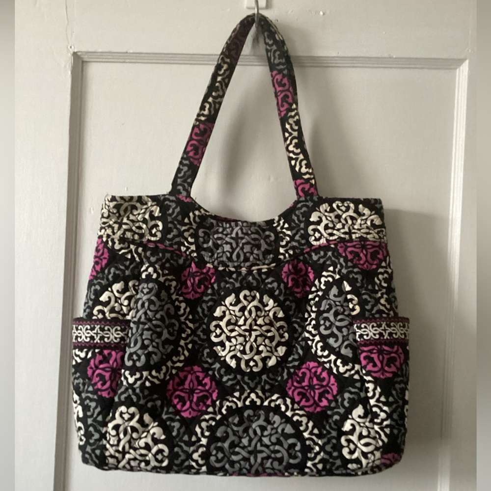 Large Vera Bradley Large Tote, Black, White and Fuscia, EUC
